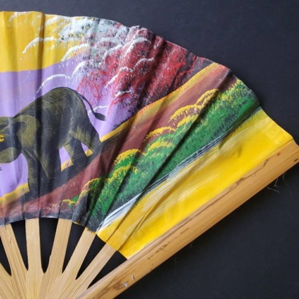Decorative hand painted fan - Picture 5 of 8